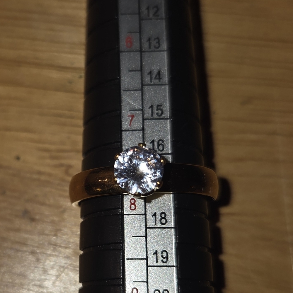 RJs Jewelry Boutique Gold Ring with Sparkling Clear Stone